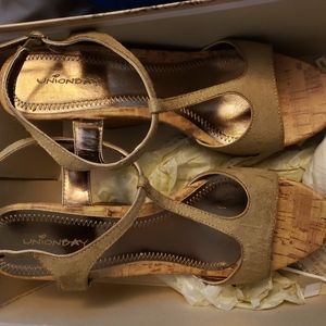 Women's 8.5 tan wedges